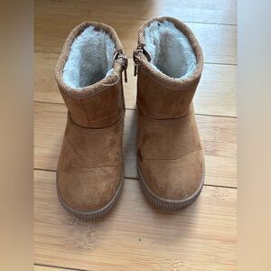 Car & Jack boots. Sz baby 7. Zip side. Cozy interior.